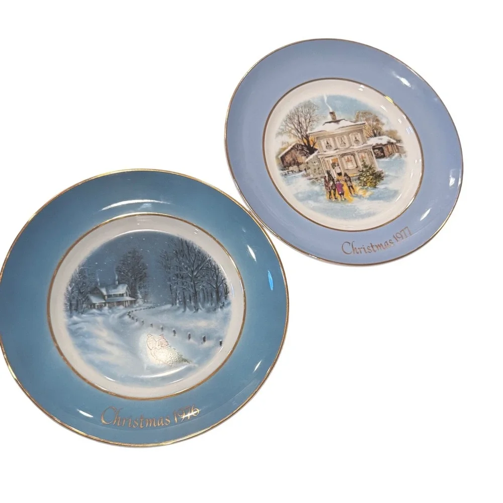 Vintage Avon Christmas 2 Plate‎ Series 1976 Bringing Home the Tree 1977 Carolers